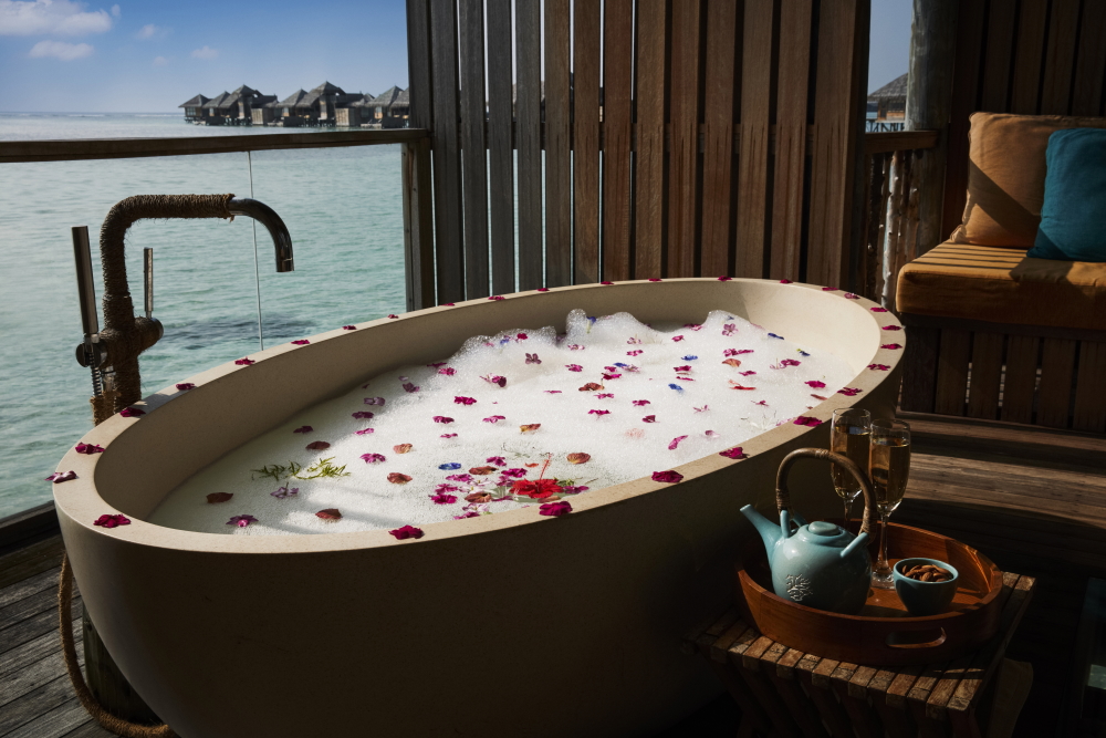 12 Romantic Bath at Meera Spa - Gili Lankanfushi - Guia Completo Resort