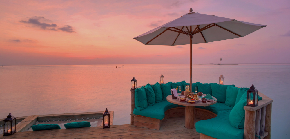 15 Over Water Bar Outer Deck At Sunset - Gili Lankanfushi - Guia Completo Resort
