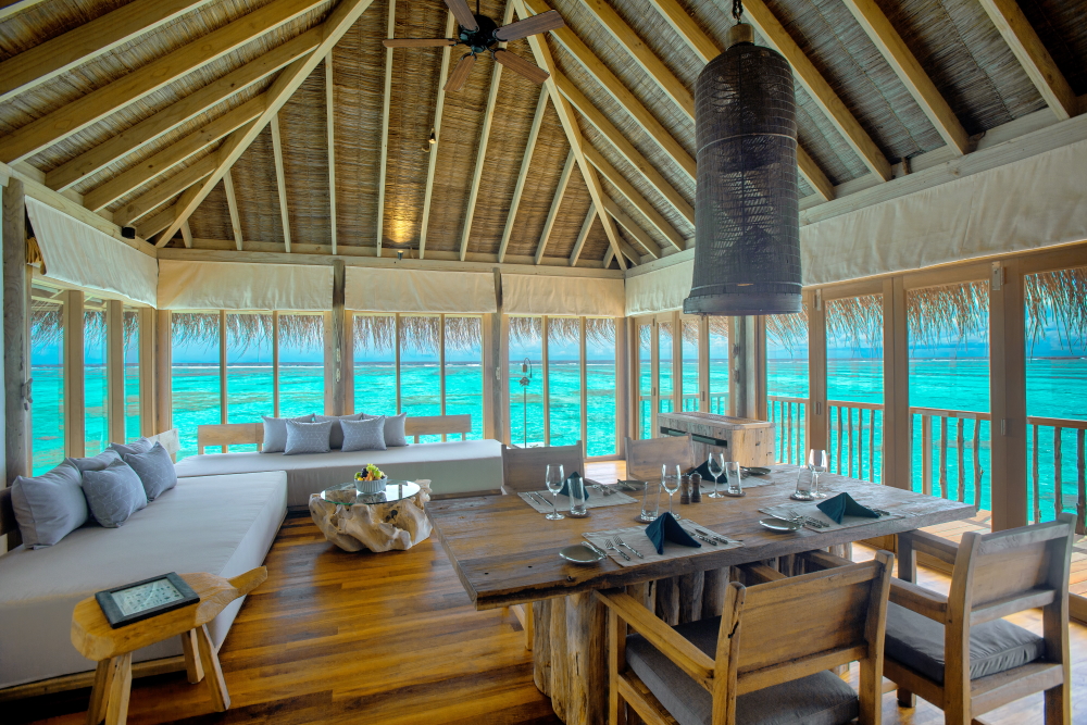 GLM Family Villa with Pool Living Dining Area - Gili Lankanfushi - Guia Completo Resort