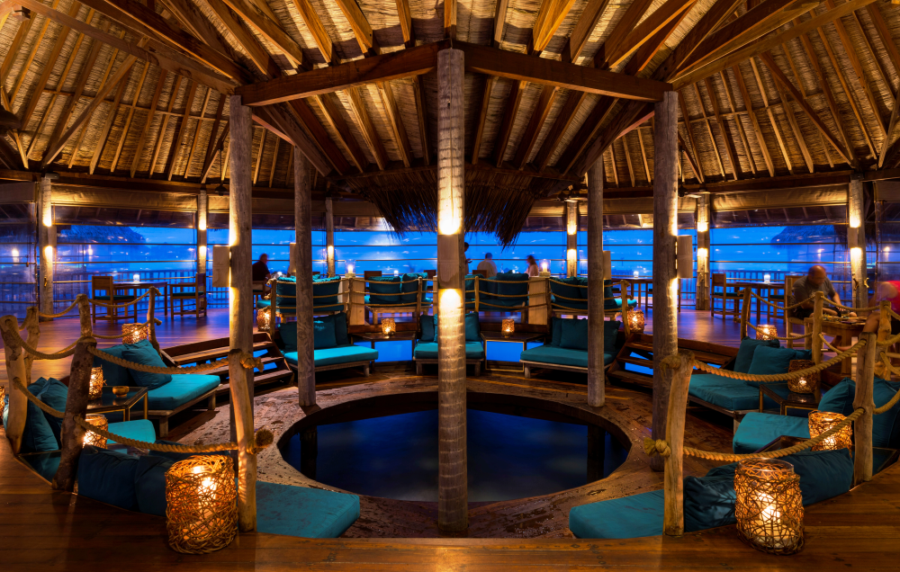 Overwater bar 2 - Gili Lankanfushi - Guia Completo Resort